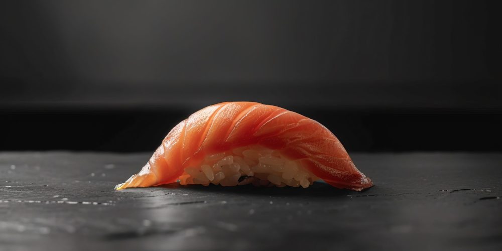 Nigiri sushi med frisk fisk på sort baggrund hos sushi restaurant i Næstved